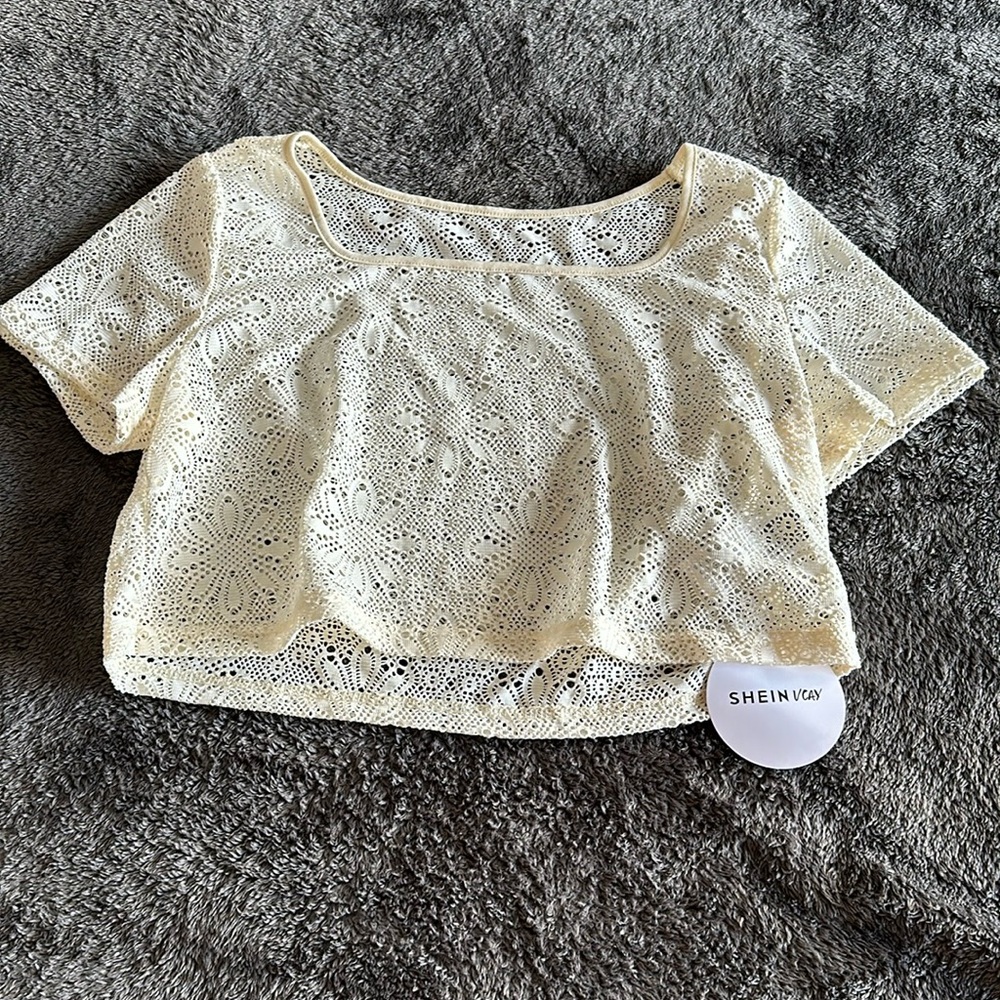 NWT cropped ivory perforated flower top size L